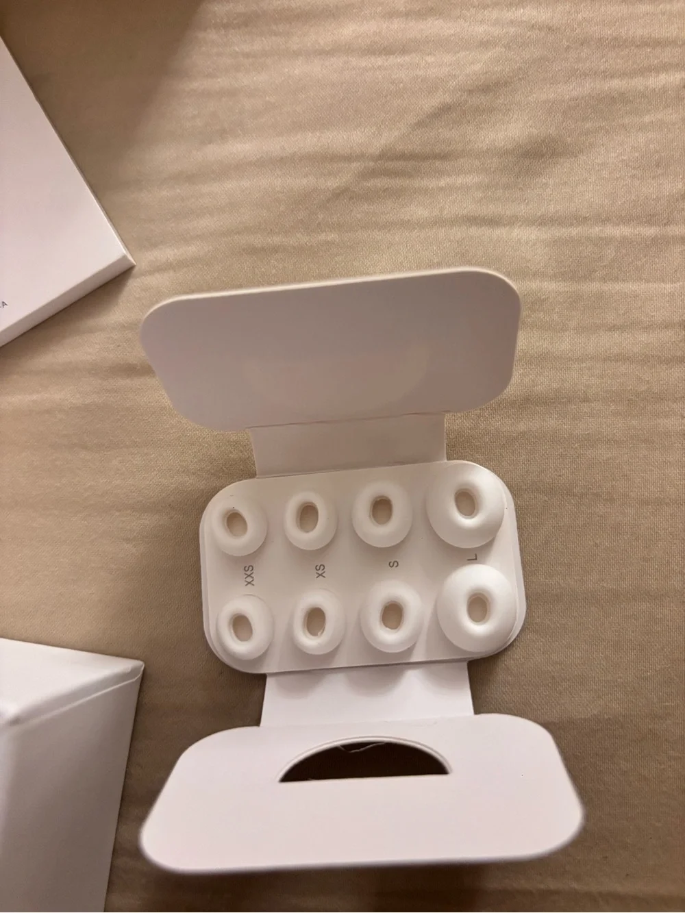 Apple White Wireless In-Ear Earbuds with Charging Case